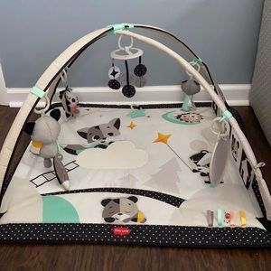 Tiny love tummy time baby gym